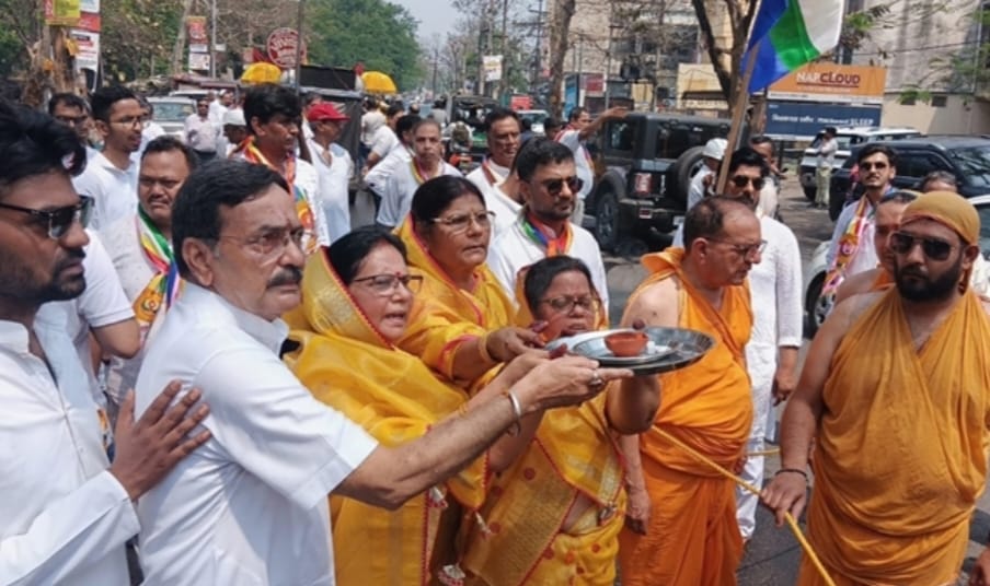 रामगढ़ः महावीर जयंती पर निकली भव्य शोभायात्रा