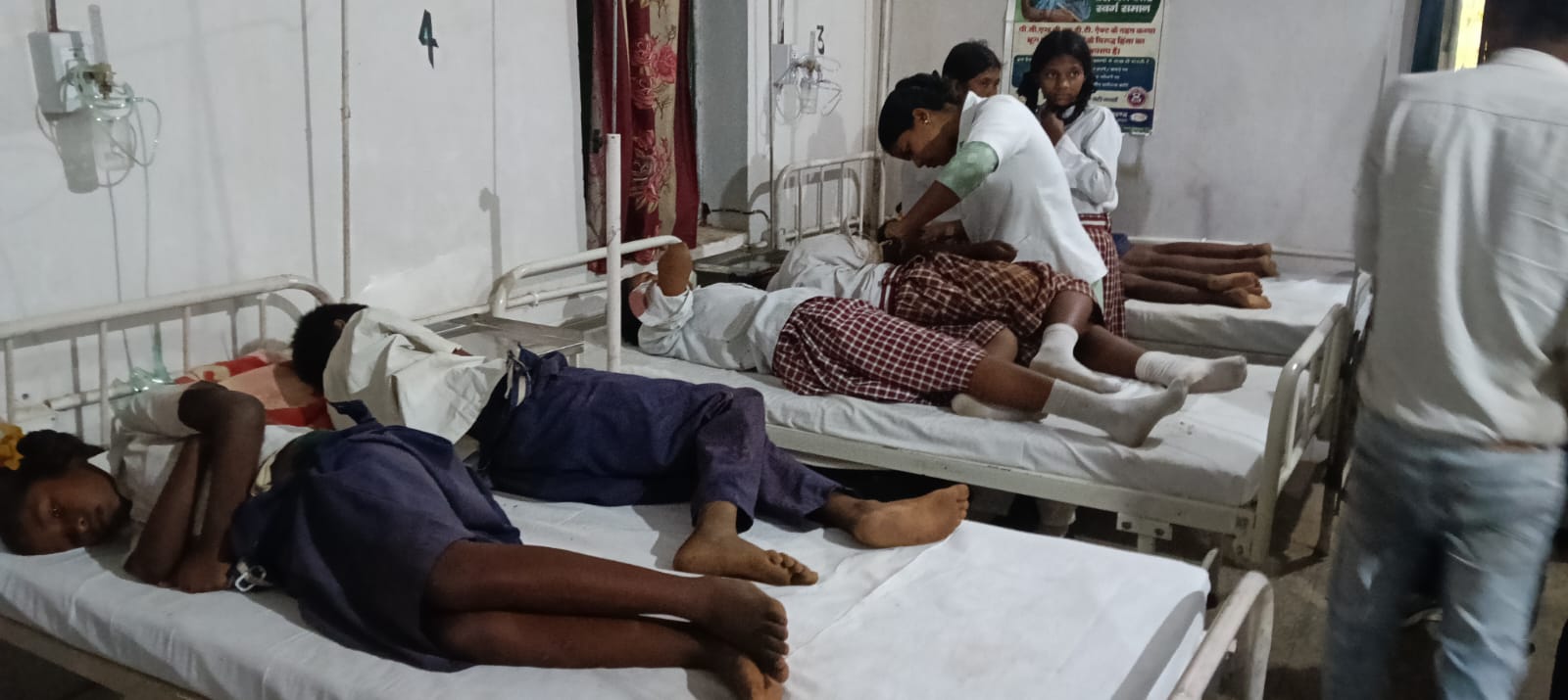 लातेहारः विद्यार्थियों से भरा ऑटो दुर्घटनाग्रस्त , एक छात्र की मौत, 12 घायल