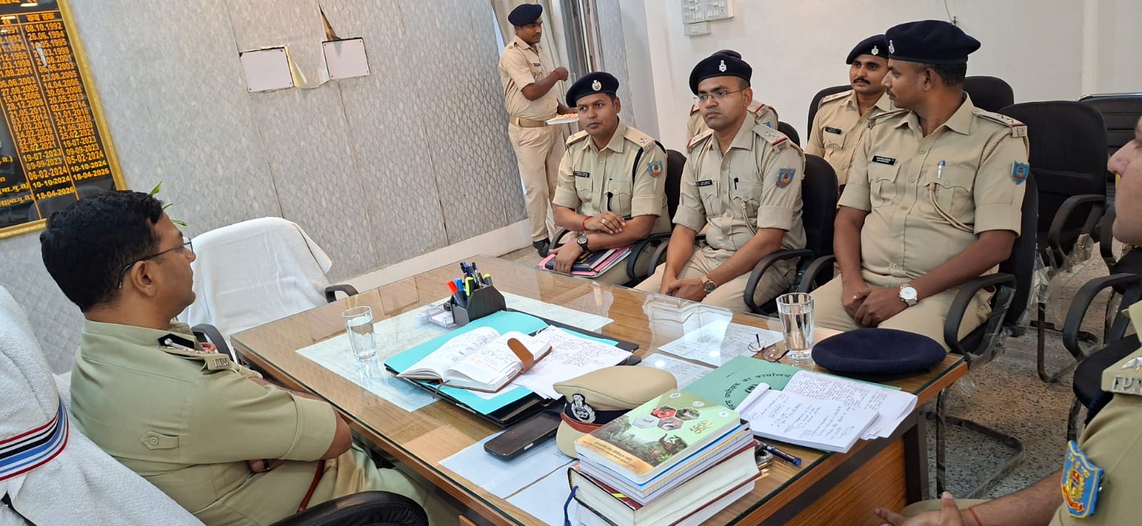 पलामूः डीआईजी ने छतरपुर इंस्पेक्टर कार्यालय का किया निरीक्षण, दिए निर्देश