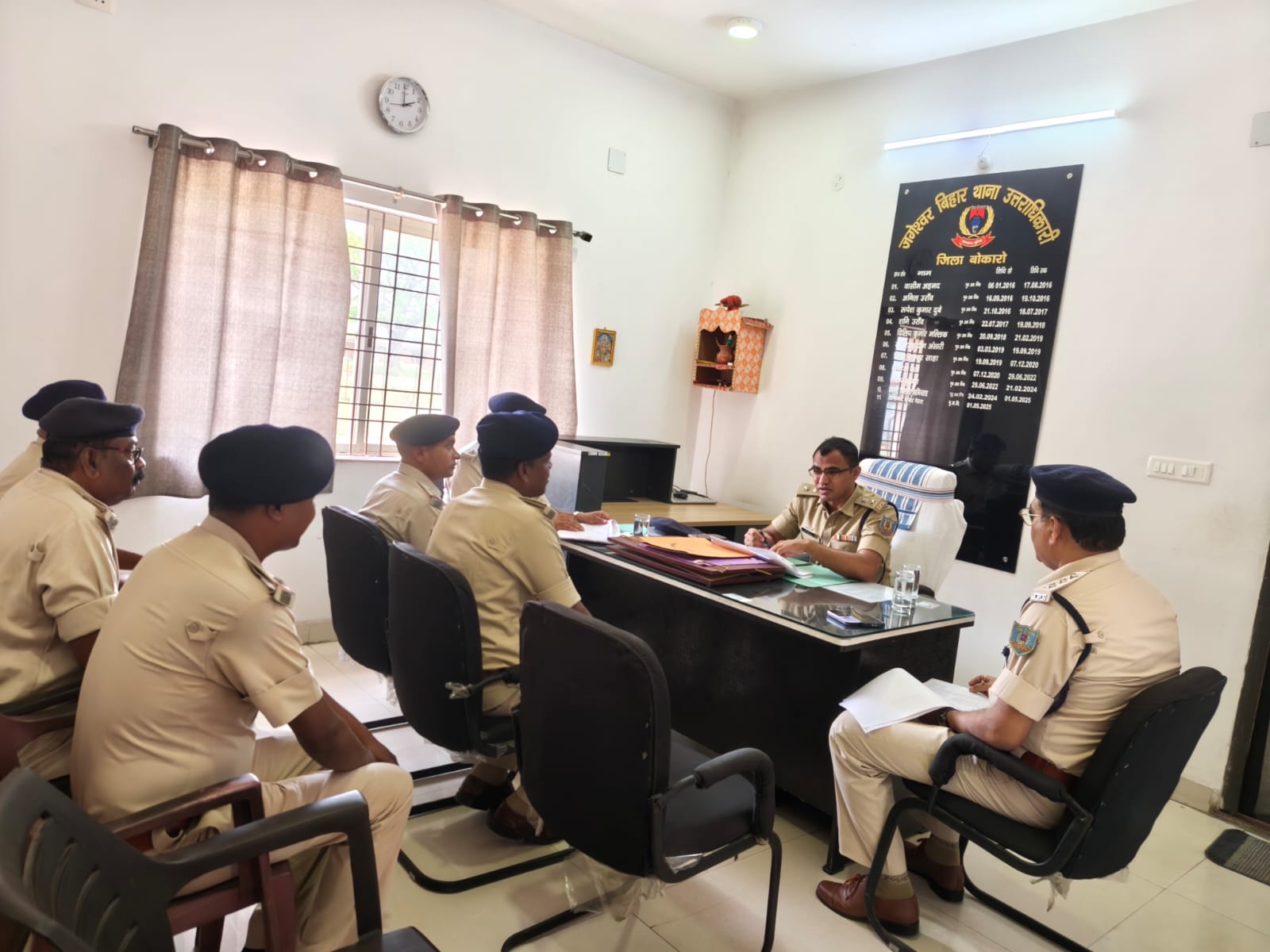 Bokaro News : एसपी ने किया थानों व सीआरपीएफ कैंप का निरीक्षण, दिए निर्देश