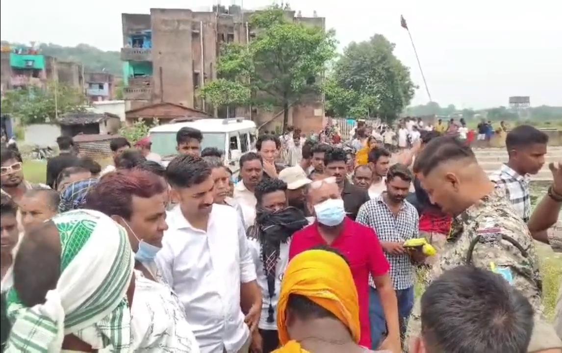 Dhanbad News : लापता छात्रा का शव निचितपुर छठ तालाब से बरामद, जांच में जुटी पुलिस