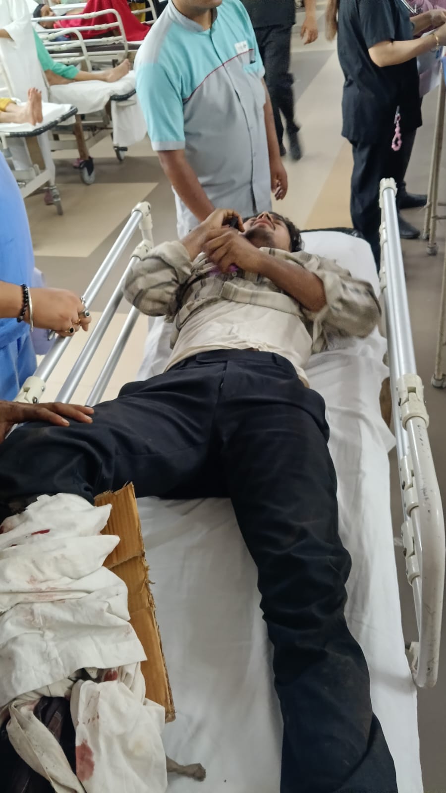 Saraikela News : आदित्यपुर की गुलेरिया इंजीनियरिंग में सिलेंडर ब्लास्ट में झुलसे एक मजदूर की मौत, 7 घायल