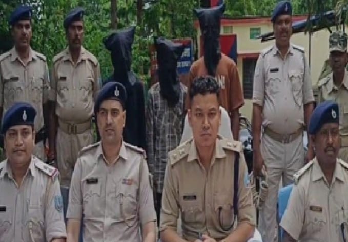 Seraikela News : पुलिस ने बाइक चोर गिरोह का किया खुलासा, तीन गिरफ्तार, 5 बाइक बरामद