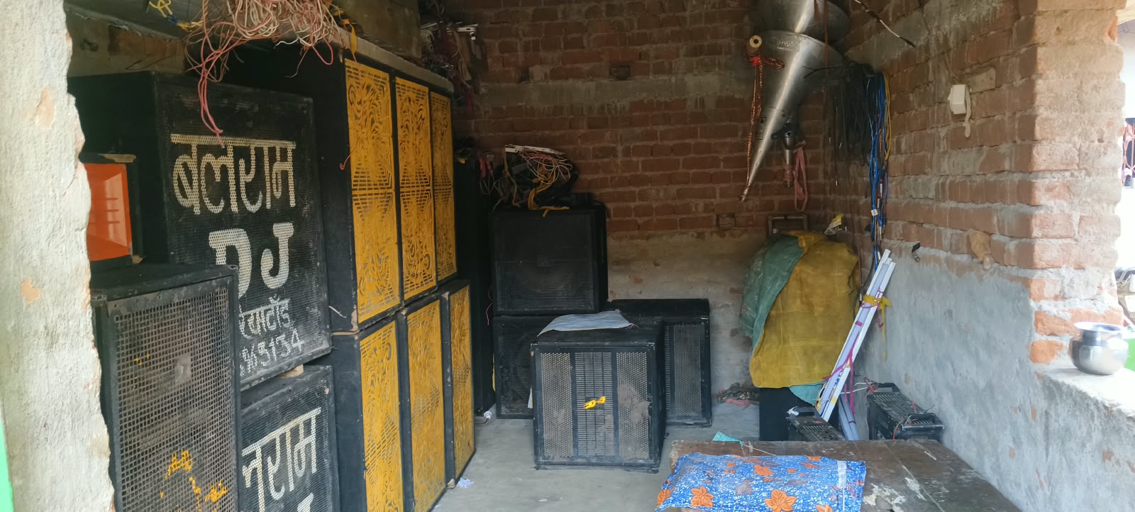 Jamtara News : घर में रखा डीजे का मॉसफेट चोरी, कीमत ₹45 हजार