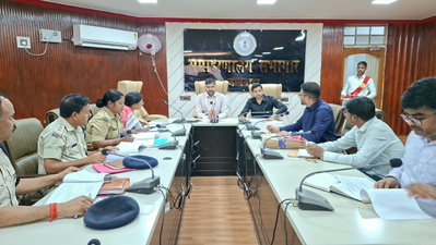 Jamtara News : अवैध खनन पर डीसी सख्त, पांडेश्वर एरिया को माइन क्लोजर रिपोर्ट में देरी पर फटकार