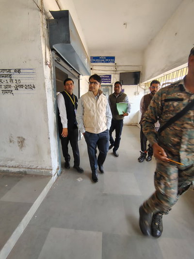 रामगढ़ः डीसी ने स्ट्रांग रूम व मतगणना केंद्र का किया निरीक्षण