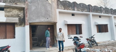 लातेहारः उप प्रमुख ने छात्रावास का किया निरीक्षण, मरम्मत कार्य में अनियमितता का आरोप
