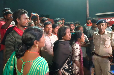 धनबादः बाघमारा में धमाके के साथ घर जमींदोज, 3 लोगों के मलबे में दबने की आशंका