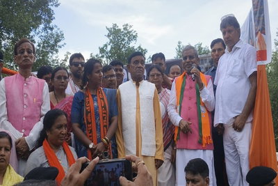 Jamtara News :  भाजपा का समाहरणालय घेराव, बाबूलाल ने सरकार व प्रशासन पर साधा निशाना