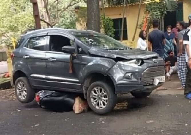 Jamshedpur News : टेल्को में कार ने स्कूटी को मारी टक्कर, दो युवक घायल