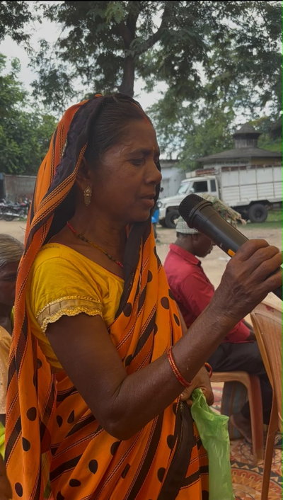 Latehar News : जिस महिला को 18 माह पहले मृत बता पेशन बंद कर दी, वह जनसुनवाई में हुई प्रकट