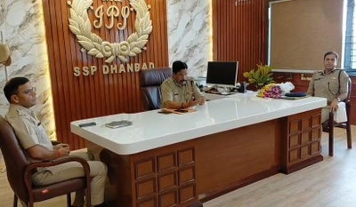 Dhanbad News : दुर्गा पूजा से पहले पुलिस का मेगा एक्शन प्लान, IG ने बैठक में दिए निर्देश