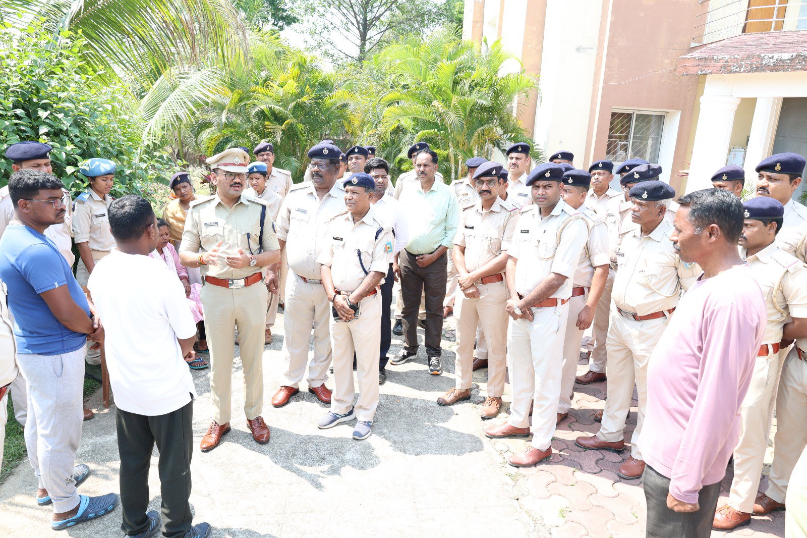 सिमडेगाः आरक्षी श्यामलाल मुर्मू के निधन पर पुलिस केंद्र में शोक सभा