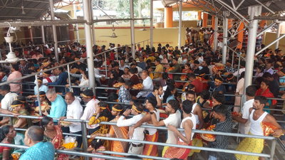 रामगढ़ः मां छिन्नमस्तिका मंदिर में उमड़ी श्रद्धालुओं की भीड़