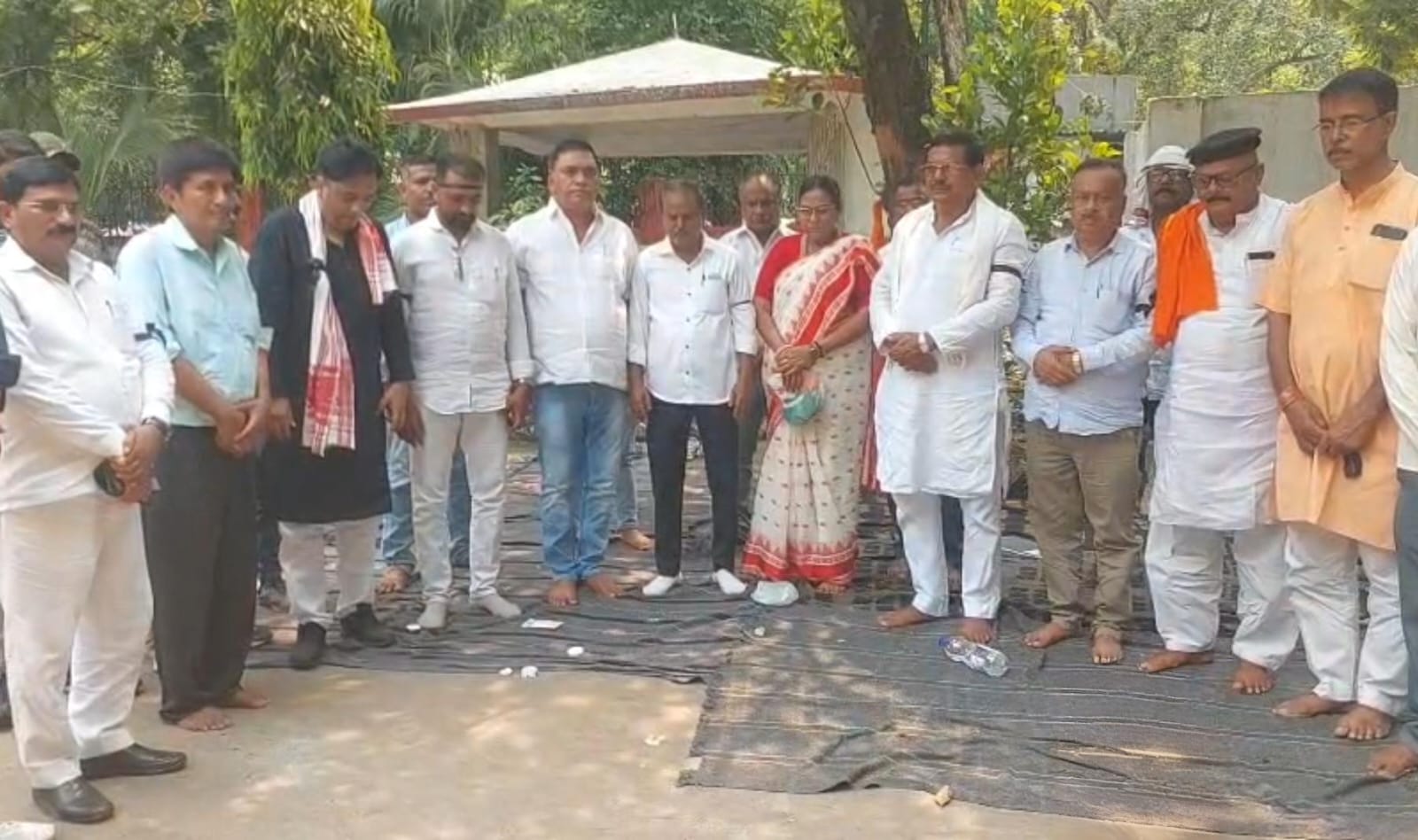 Dhanbad News : कांग्रेस में असंतोष बढ़ा, जिला अध्यक्ष हटाओ अभियान के तहत कार्यकर्ताओं ने दिया धरना