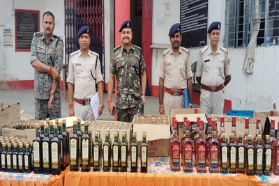 चतराः Chatra News : 16 लाख की अवैध शराब जब्त, बिहार में खपाने की थी योजना