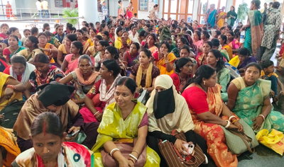 धनबादः 7 माह से बकाया मानदेय की मांग को लेकर JSLPS  कर्मियों ने किया प्रदर्शन