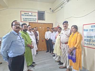 Jamtara News : डीसी ने किया ईवीएम-वीवीपैट वेयरहाउस का निरीक्षण, सुरक्षा की ली जानकारी