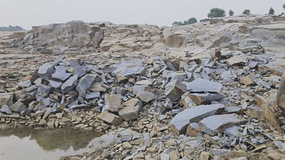Jamtara News : जिले में पत्थर माफिया सक्रिय, बराकर नदी में अंधाधुंध तोड़े जा रहे पत्थर