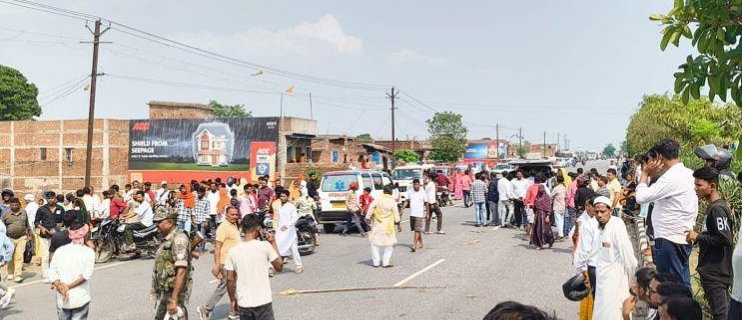 Giridih News : NH-19 पर सवारी गाड़ी व कार में टक्कर, छात्रा समेत दो की मौत