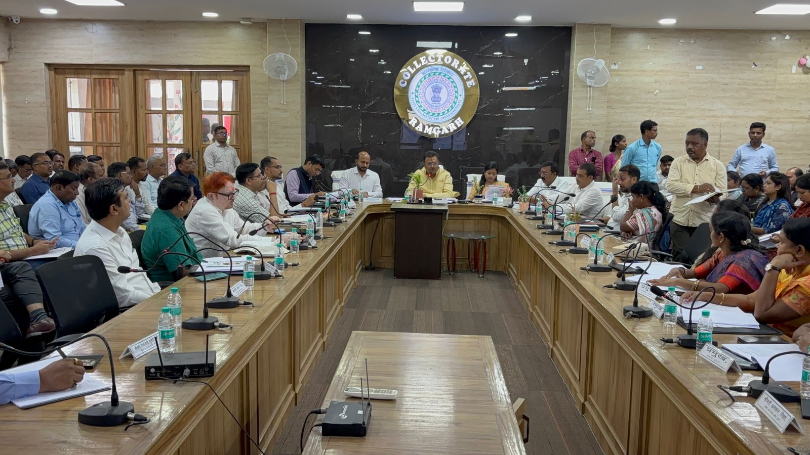 Ramgarh News : पानी-बिजली की योजनाओं को जल्द पूरा करें- सांसद मनीष जायसवाल