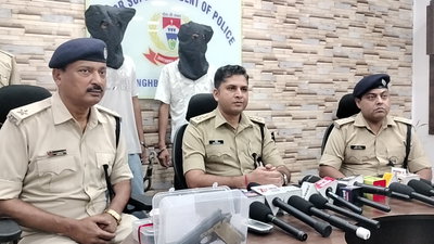 Jamshedpur News : जुगसलाई में हथियार तस्कर गिरोह का भंडाफोड़, दो युवक गिरफ्तार
