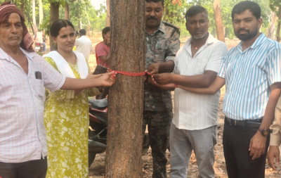 Giridih News  : ग्रामीणों ने पेड़ों में रक्षासूत्र बांध लिया बचाने का संकल्प
