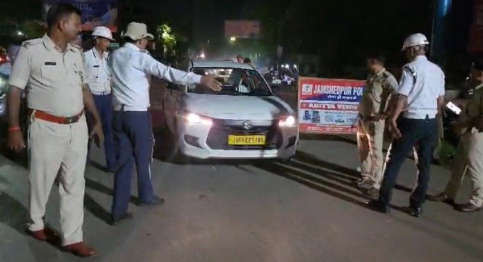 Jamshedpur News : पुलिस अलर्ट, देर रात गश्ती, ड्रिंक एंड ड्राइव के खिलाफ चला अभियान