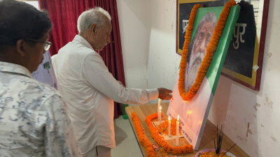 Gumla News : शिबू सोरेन को पुण्यतिथि पर श्रद्धांजलि, नेताओं ने गुरुजी के संघर्षों को किया याद