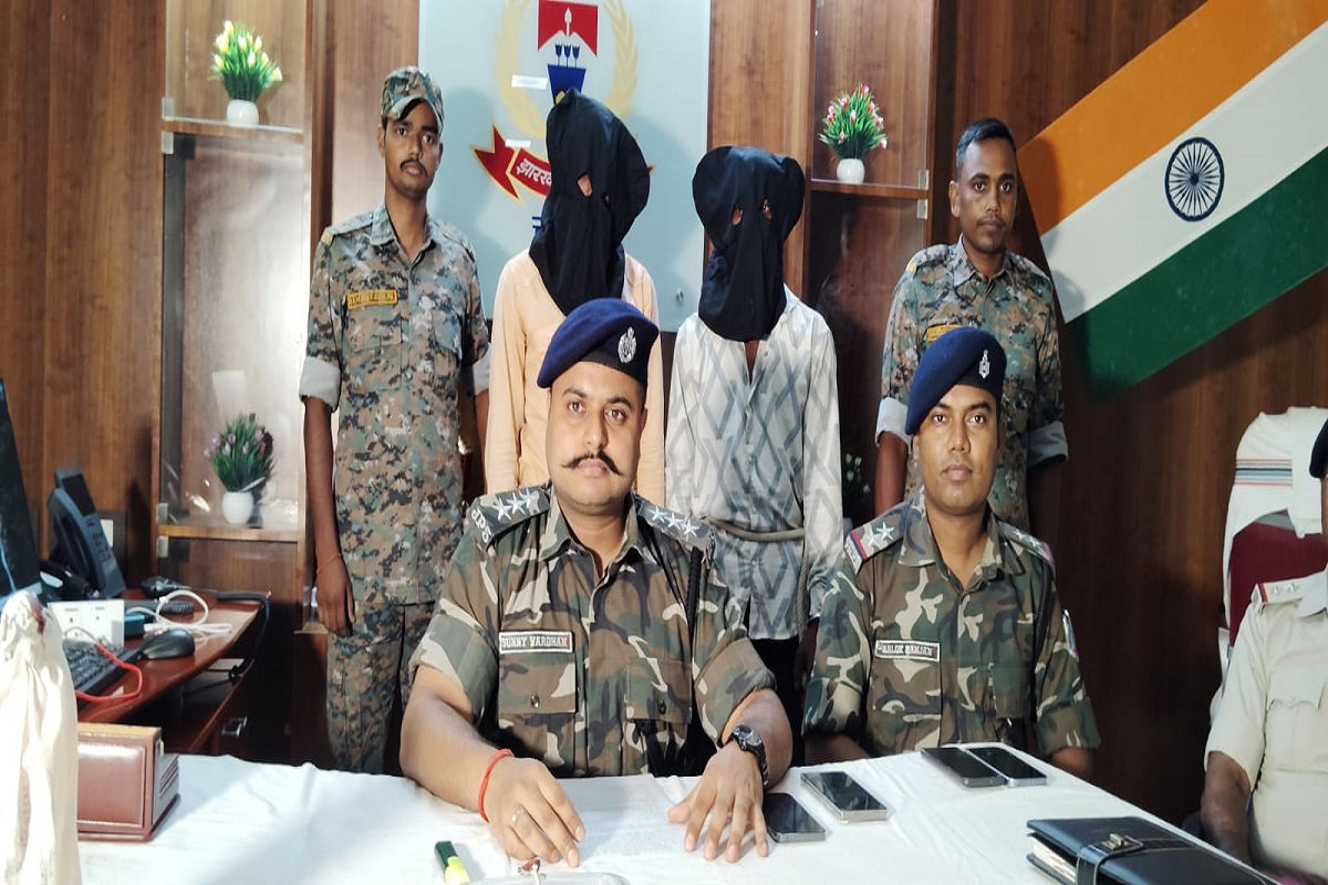 Chatra News : आगजनी की योजना बना रहे दो माओवादी हथियार के साथ गिरफ्तार
