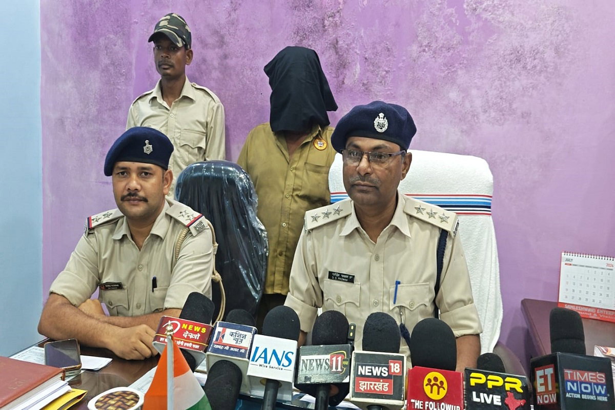 Simdega News : हिट एंड रन मामले में फरार ट्रक चालक गिरफ्तार, जेल भेजा गया