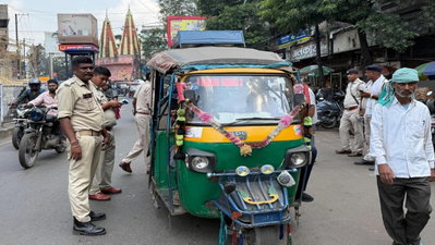 Dhanbad News : ट्रैफिक पुलिस का शिकंजा, 30 वाहन जब्त, बिना डीएल के छह चालक पकड़ाए