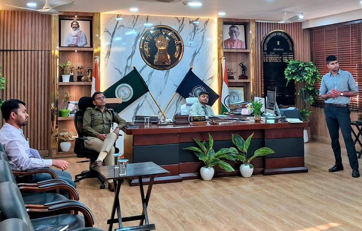 धनबादः डीसी ने की नगर निगम की योजनाओं की समीक्षा, शहर के सतत विकास पर जोर