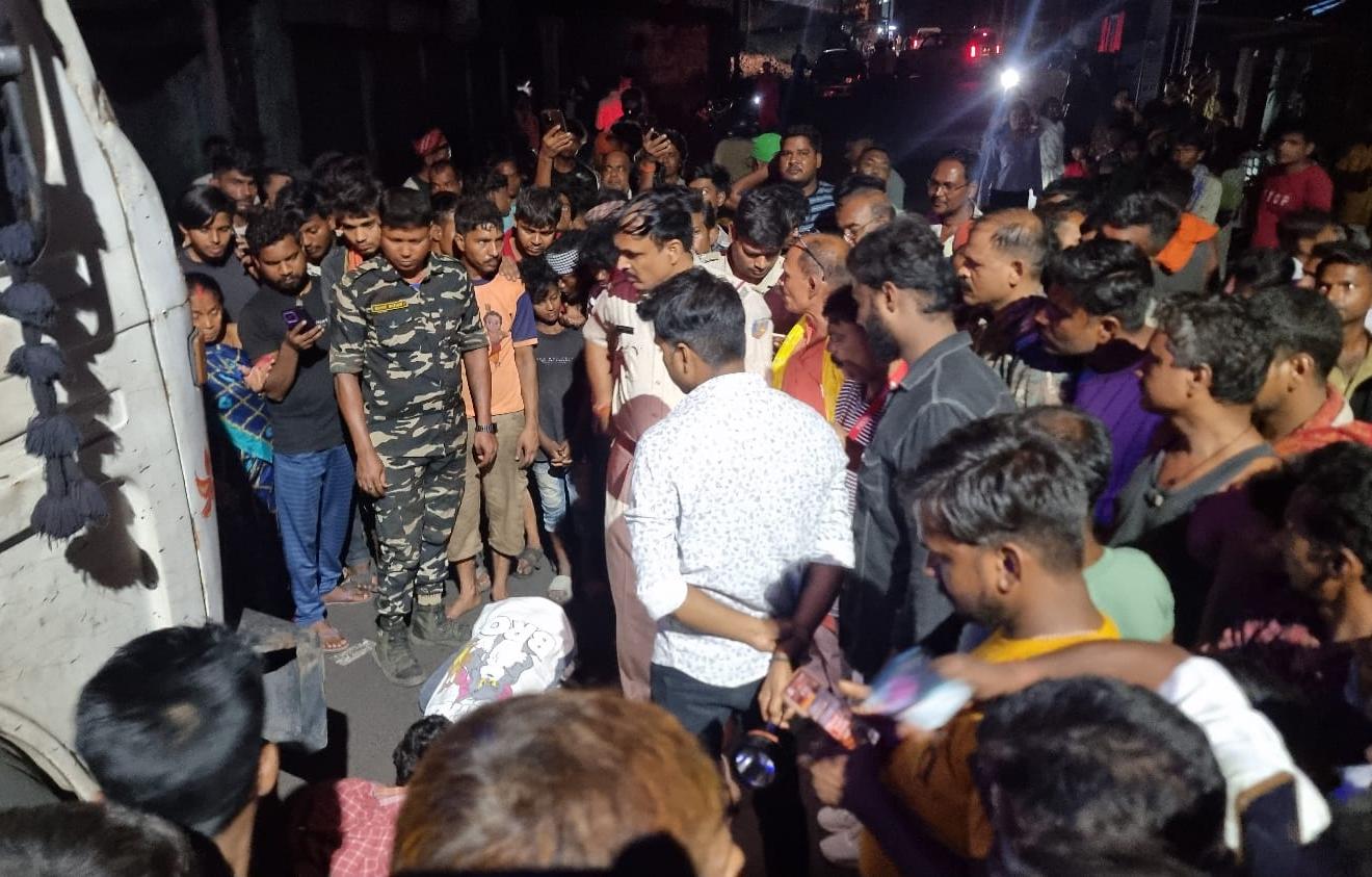 Dhanbad News : झरिया में हाइवा के धक्के से महिला की मौत, विरोध में सड़क जाम