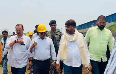 Dhanbad News : ओबी डंपिंग के विरोध में एकजुट हुए ग्रामीण, मेयर ने BCCL अधिकारियों को लगाई फटकार