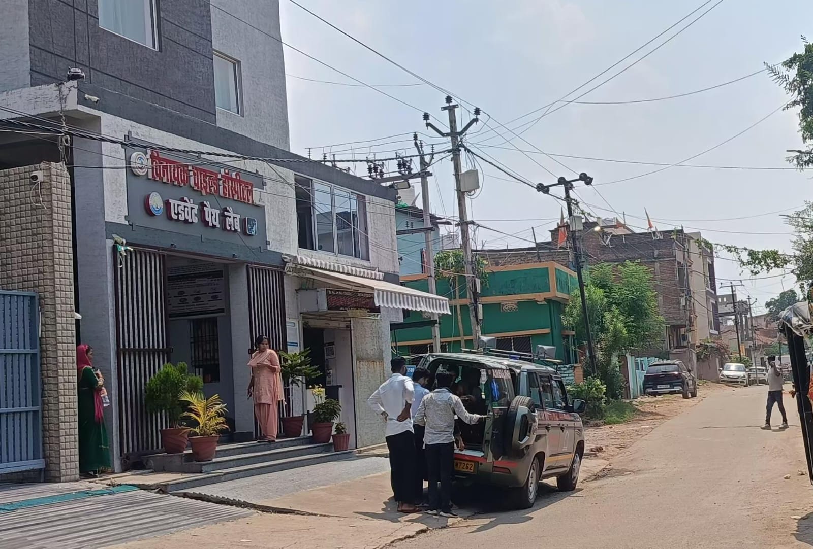 Palamu News : नवजात को लेकर अस्पतालों के चक्कर काटती रही एंबुलेंस, किसी ने नहीं लिया भर्ती