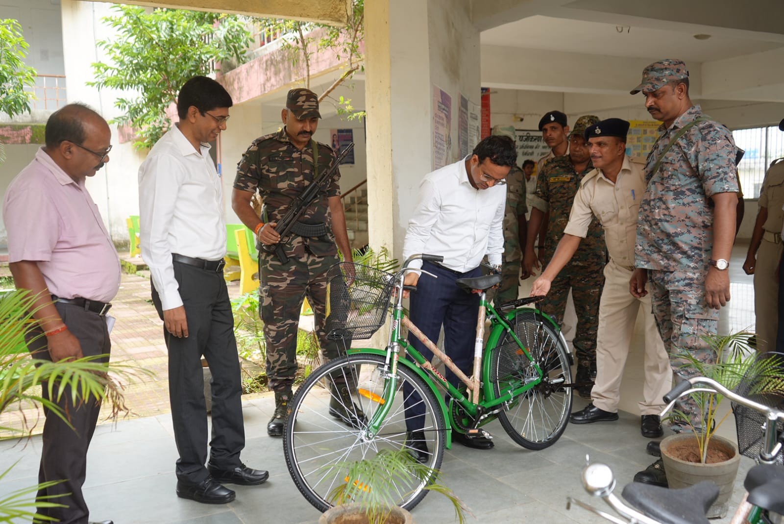 Hazaribagh News : डीसी ने शहर व कटकमदाग प्रखंड का किया दौरा, अधिकारियों को दिए निर्देश