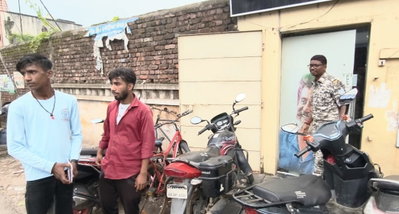 Giridih News : बैंक आए व्यक्ति की बाइक चोरी