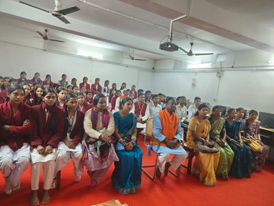 रामगढ़ः एसवीएम रजरप्पा में ‘परीक्षा पे चर्चा’ का सीधा प्रसारण, बच्चों ने एकाग्रता से सुना