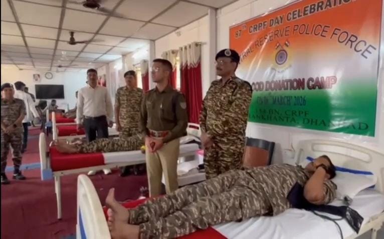 धनबादः CRPF के 87वें स्थापना दिवस पर लगे शिविर में 35 जवानों ने किया रक्तदान