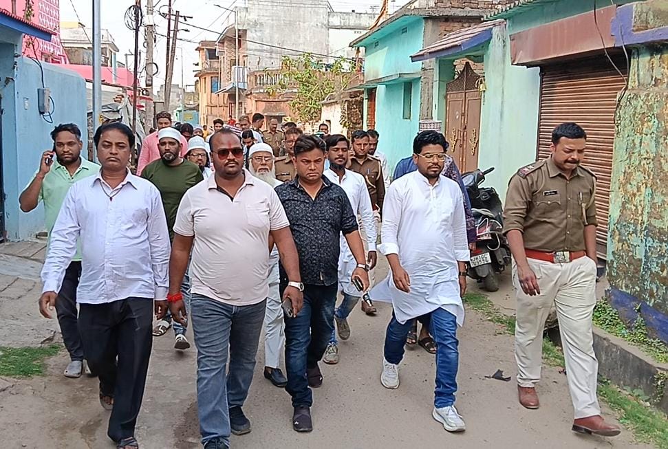 धनबादः भूली में पुलिस ने निकाला शांति मार्च, दोनों समुदाय के लोग हुए शामिल