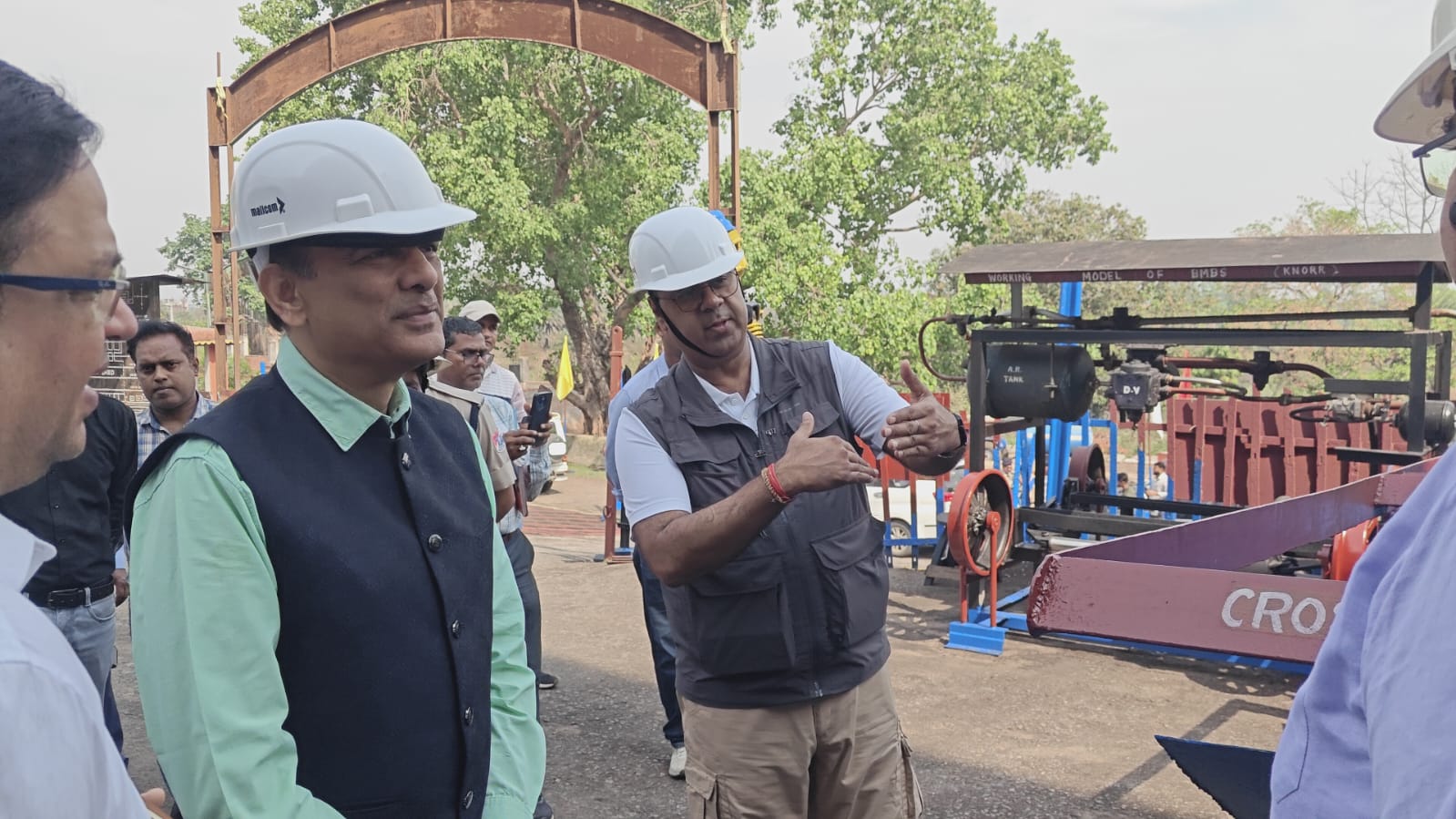 लातेहारः रेलवे जीएम ने बरवाडीह स्टेशन पर मोडिफाइड गार्ड ब्रेक वैन का किया उद्घाटन