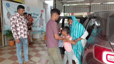 जामताड़ाः बाइक के धक्के से बच्चा घायल, ग्रामीणों ने आरोपी को घर से पकड़ा