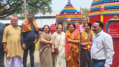 मंत्री दीपिका पांडेय सपरिवार पहुंचीं रजरप्पा मंदिर, कहा- श्रद्धालुओं की बढ़ेंगी सुविधाएं