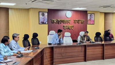 धनबादः डीसी ने की झरिया मास्टर प्लान की समीक्षा, बेलगड़िया में शिफ्ट होंगे प्रभावित परिवार