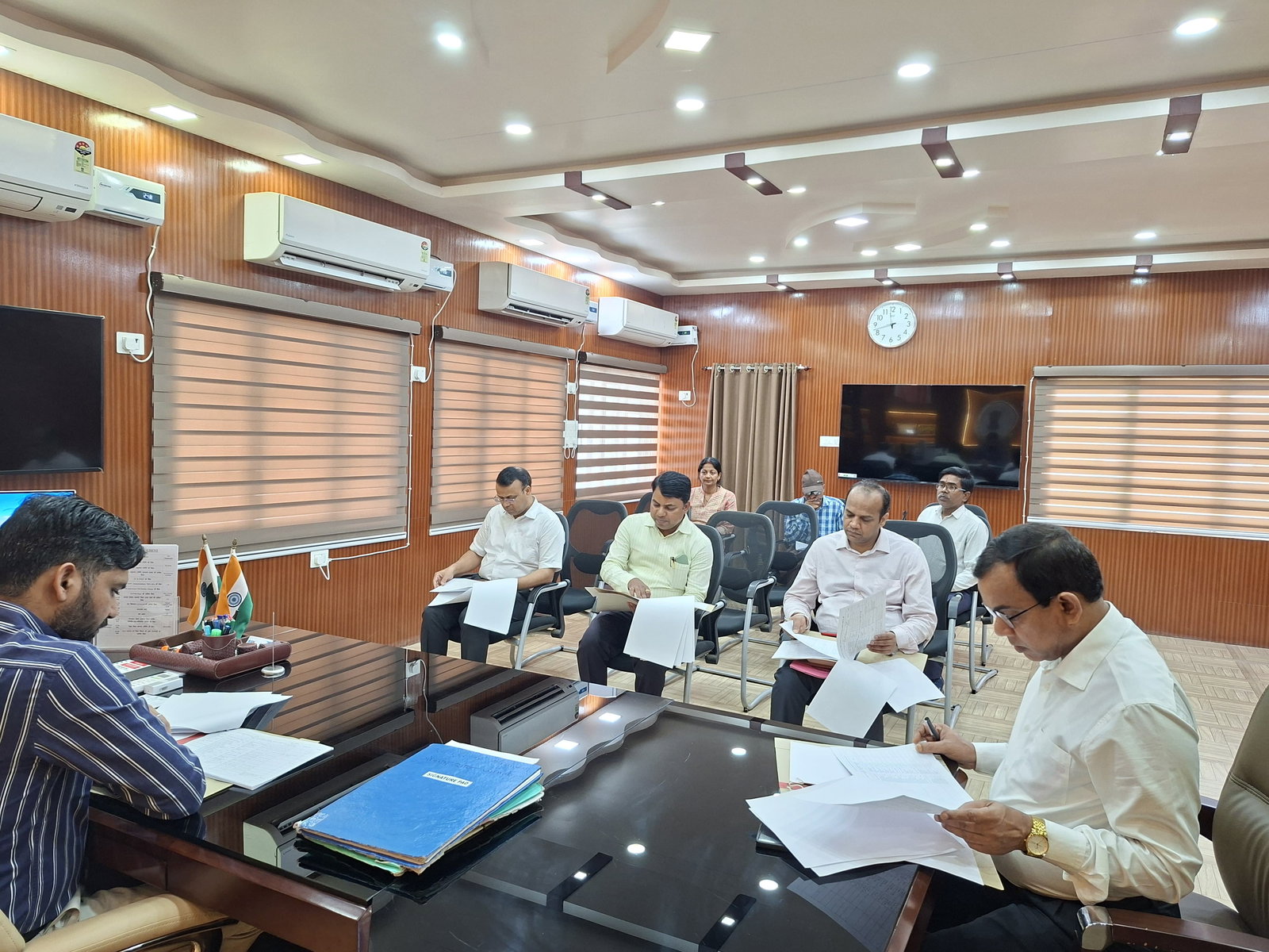 Jamtara News :ढाई साल से जमे कर्मचारियों का होगा तबादला, डीसी ने दिया निर्देश