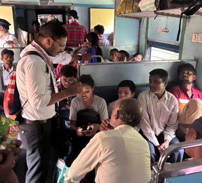 Dhanbad News :  धनबाद रेलवे स्टेशन पर 86 बेटिकट यात्री पकड़ाए, 38 हजार वसूला जुर्माना