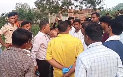 Dhanbad News : करमाटांड़ में स्वास्थ्य उपकेंद्र के शिलान्यास पर बवाल, ग्रामीणों ने रोका काम