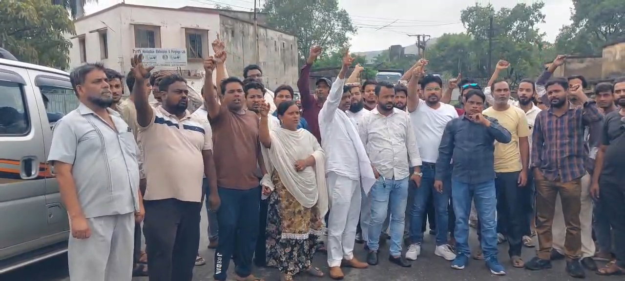 Dhanbad News : जालान फैक्ट्री हादसे में घायल कर्मी की मौत, 8 लाख रु. मुआवजा पर बनी सहमति