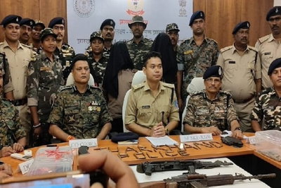 Seraikela News : गिरफ्तार 3 हार्डकोर नक्सलियों के तार एक करोड़ के इनामी माओवादी असीम मंडल से जुड़े- एसपी